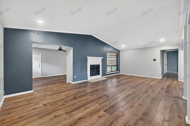 Foto del edificio - 3827 Clubway Ln