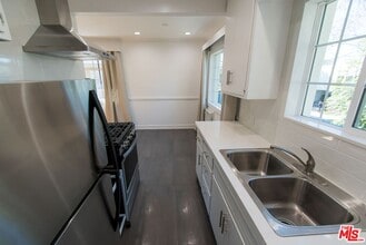 Building Photo - 1126 N Formosa Ave