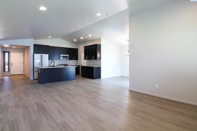 Building Photo - 3 Bed/2 Bath Southeast Kennewick Home