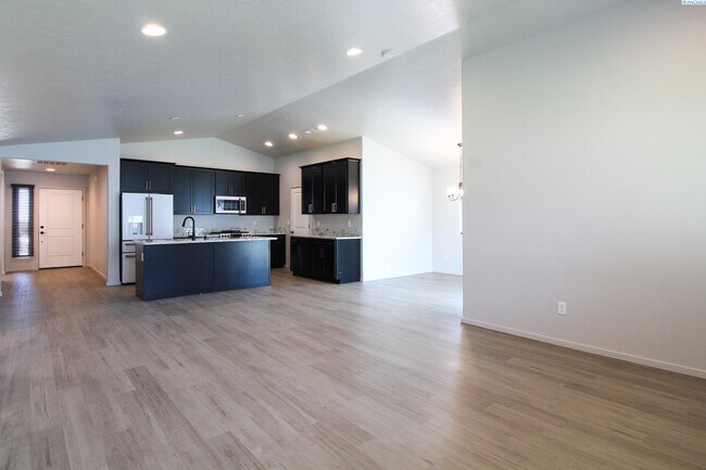 Foto del edificio - 3 Bed/2 Bath Southeast Kennewick Home