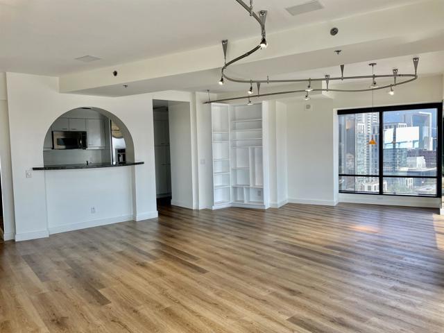Building Photo - 200 W Harbor Dr