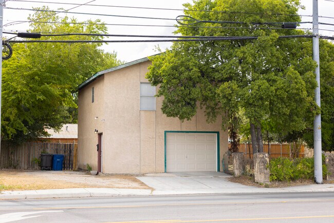 Foto del edificio - 102 Lovera Blvd