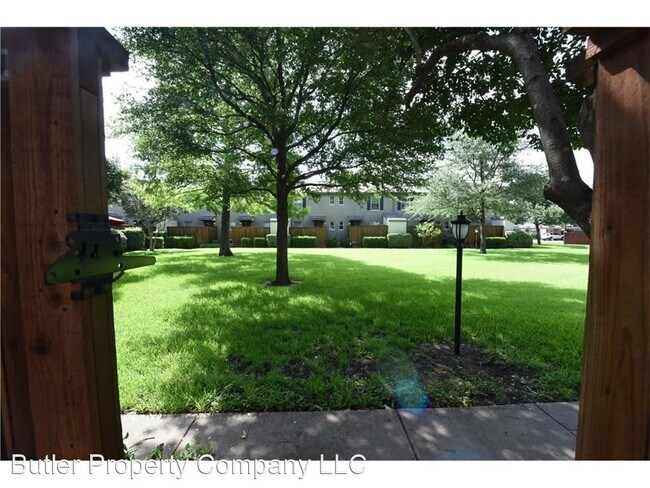 Building Photo - 2 br, 1.5 bath House - 6357 Oriole Dr.