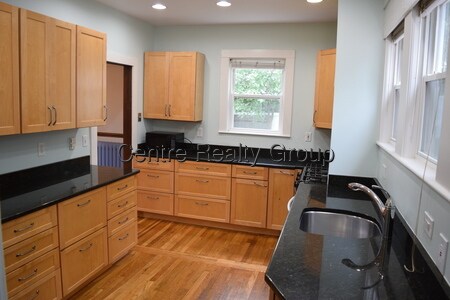 Foto del edificio - 1094 Centre St