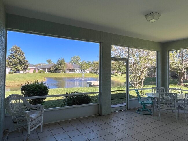 Foto del edificio - 968 Ridgewood Ln