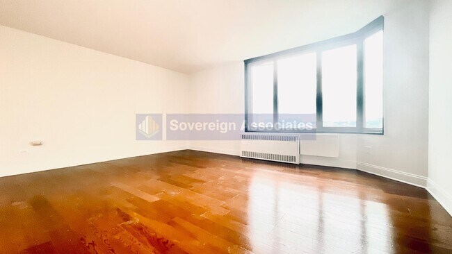 Foto del edificio - 3333 Broadway