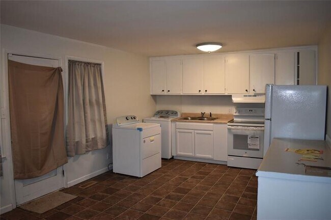 Building Photo - 2590 N Pierce Cir
