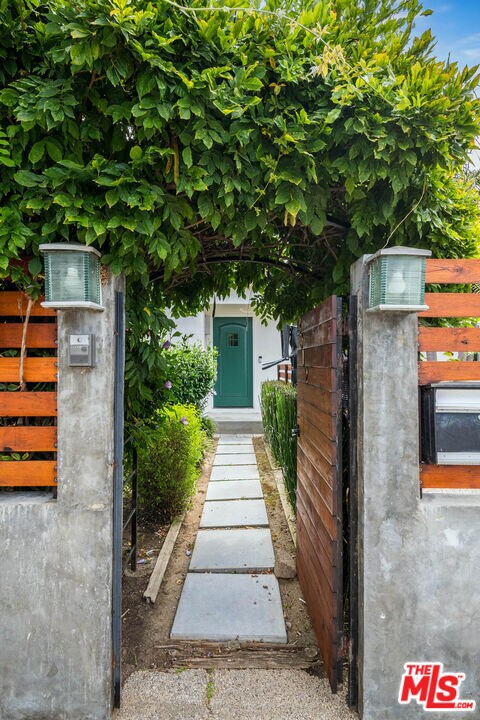 Foto del edificio - 3012 Bagley Ave