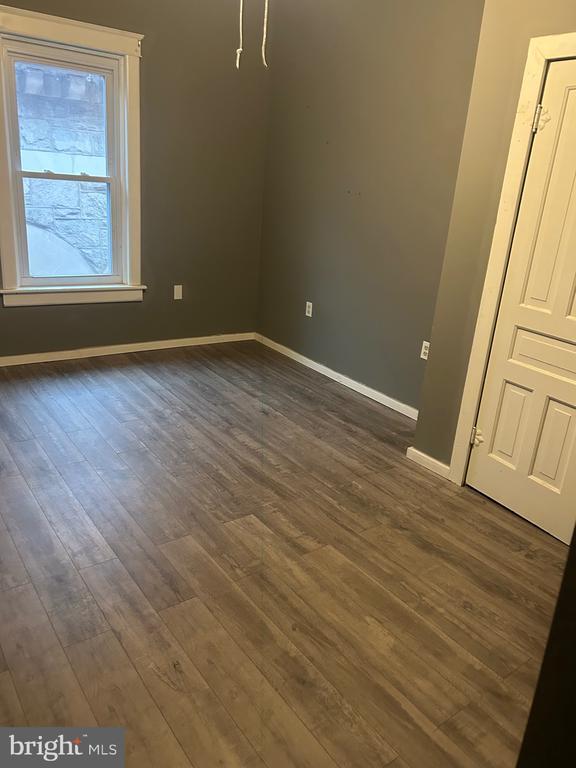 Foto del edificio - 17 N Main St