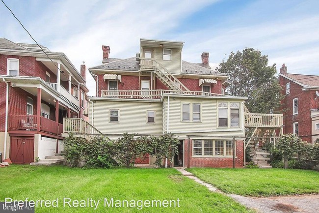 Building Photo - 144-146 N Market St