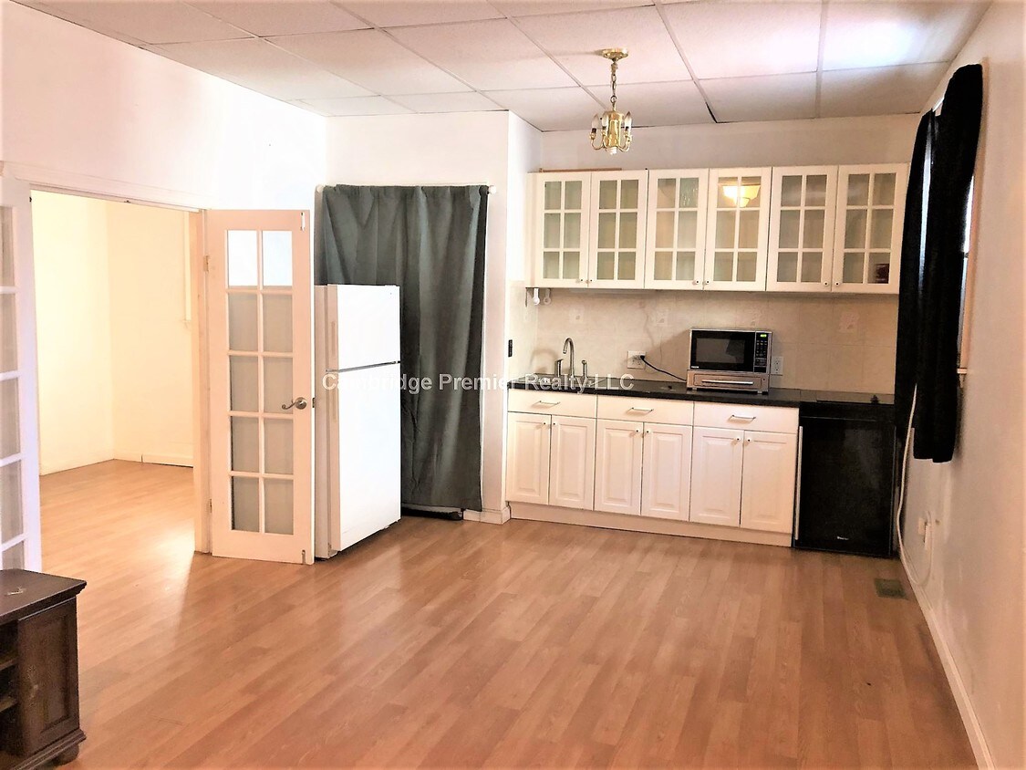 Primary Photo - 265 Highland Ave