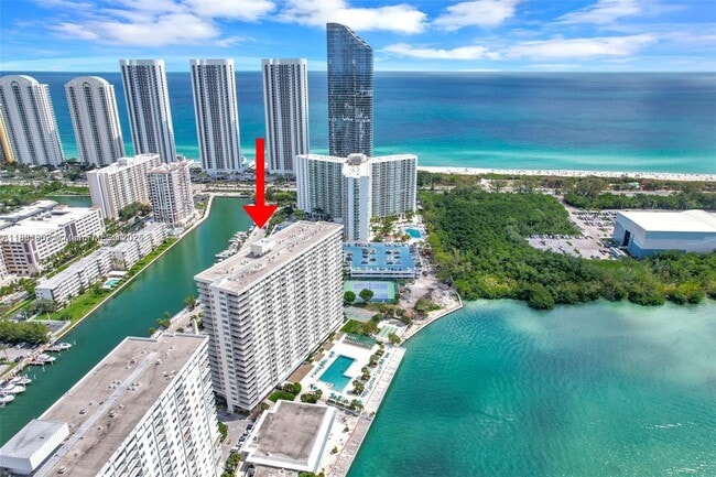 Foto del edificio - 300 Bayview Dr