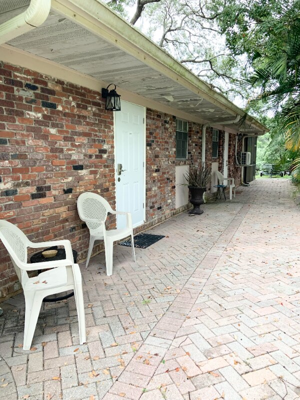 Building Photo - 12137 Riverhills Dr