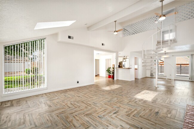Building Photo - 707 Center Hill Dr