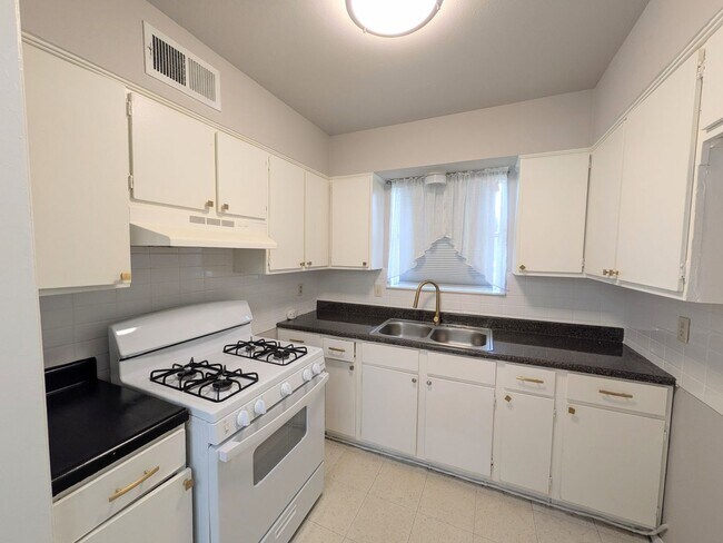 Foto del edificio - 501/503 Southtrail Dr