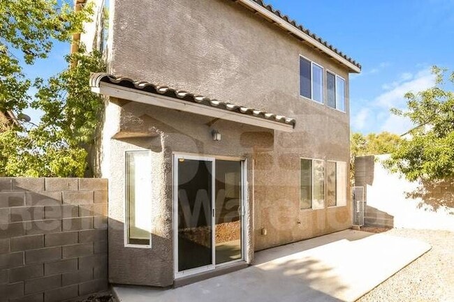 Building Photo - Renters Warehouse proudly presents this No...