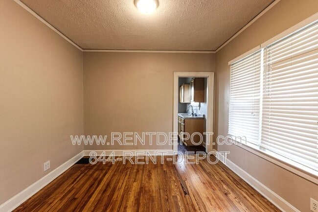 Building Photo - 408 Richardt Ave