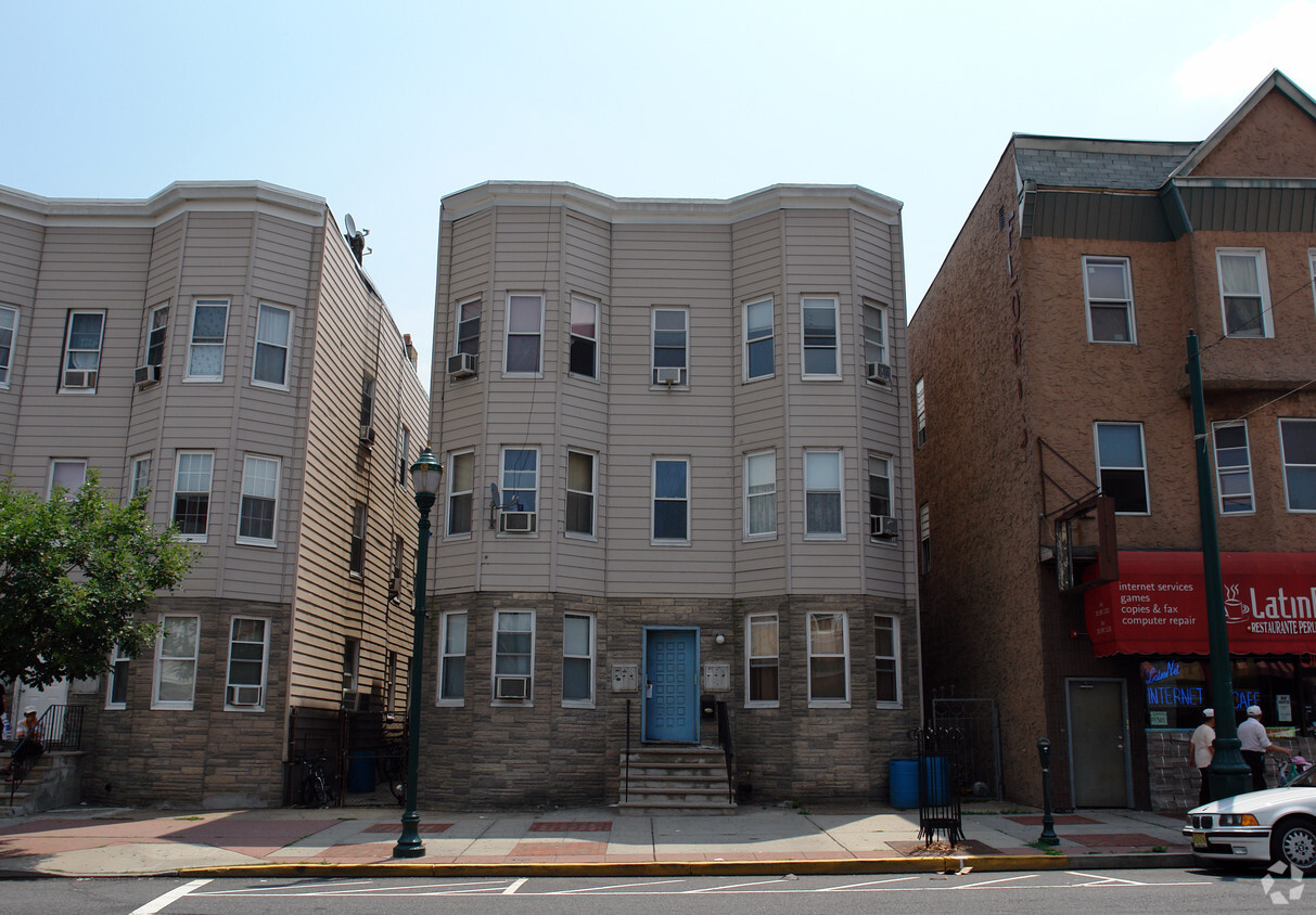 Foto del edificio - 300 Kearny Ave