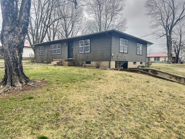 Building Photo - 201 Coy St