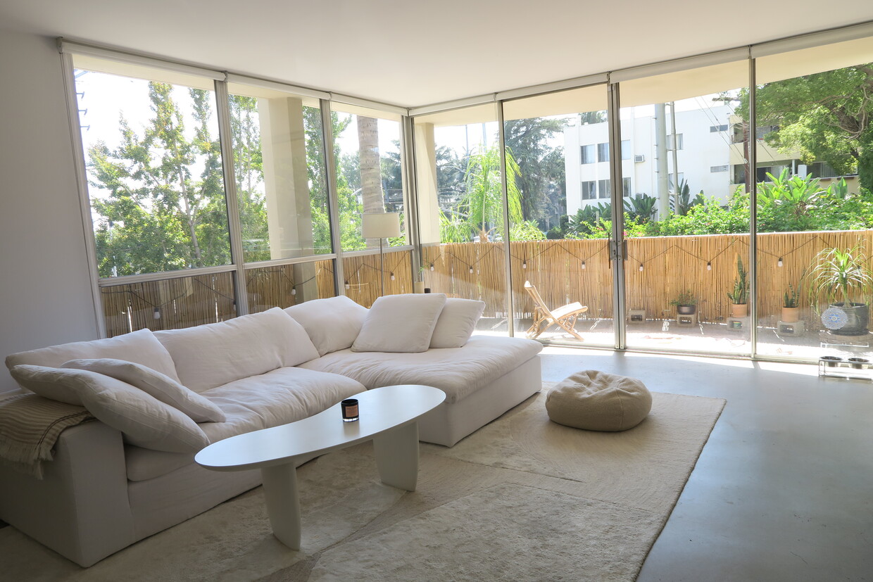 Foto principal - 4455 Los Feliz Blvd