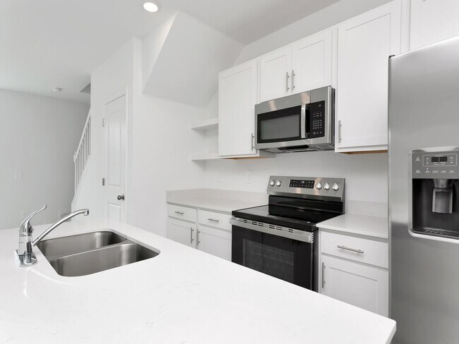 Foto del edificio - Brand-New 3BR/2.5BA Townhouse for Rent in Lakewood Ranch — $2,300/Month, Internet & Lawn Care Inc...