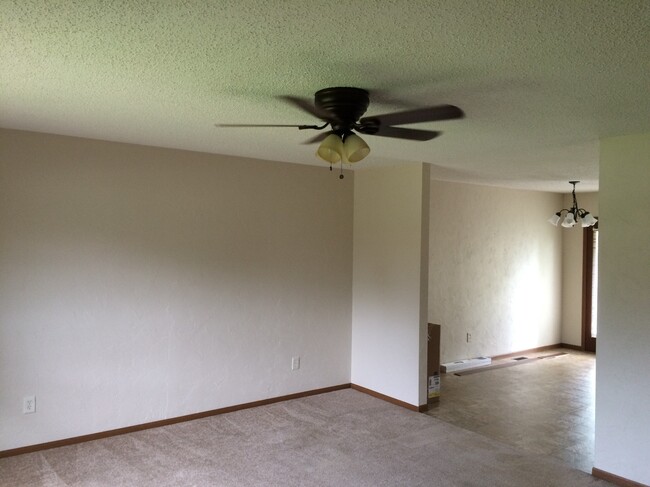 Building Photo - 106 Jefferson Dr