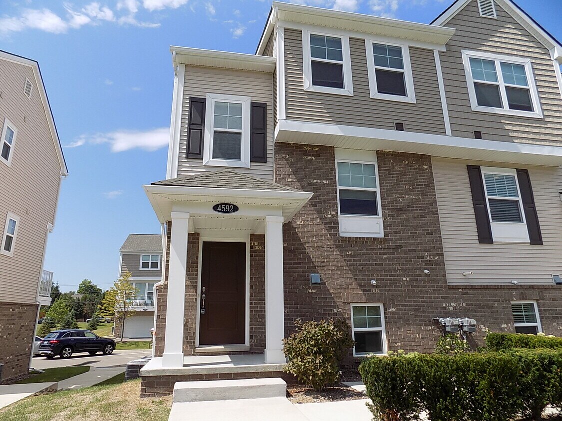 4592 Bradley Cir Unit 22, Troy, MI 48085 Condo for Rent in Troy, MI