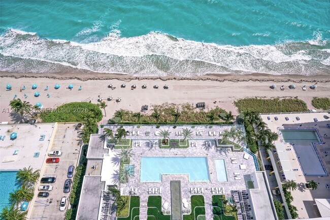 Building Photo - 2711 S Ocean Dr