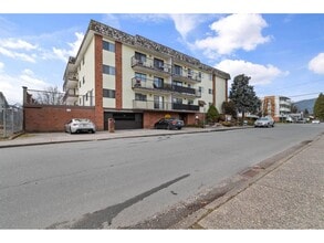Building Photo - 9417-9417 Nowell St