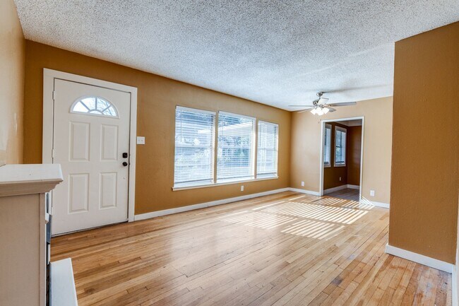 Foto del edificio - WILSHIRE VILLAGE 2-BEDROOM