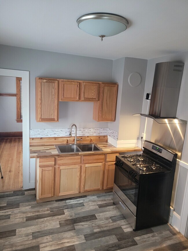 Building Photo - Perfect Family Home!
