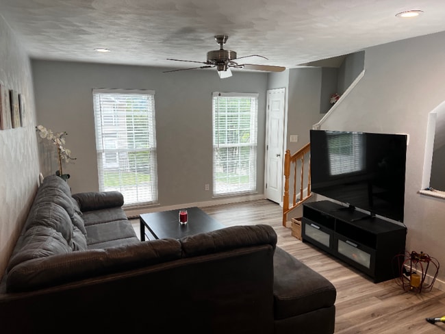 Building Photo - 1010 Pinoak Ct