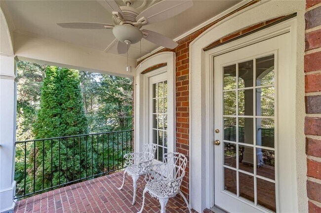 Foto del edificio - 651 Briarleigh Way