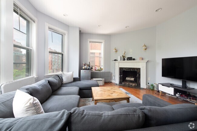 Building Photo - 411 Marlborough St