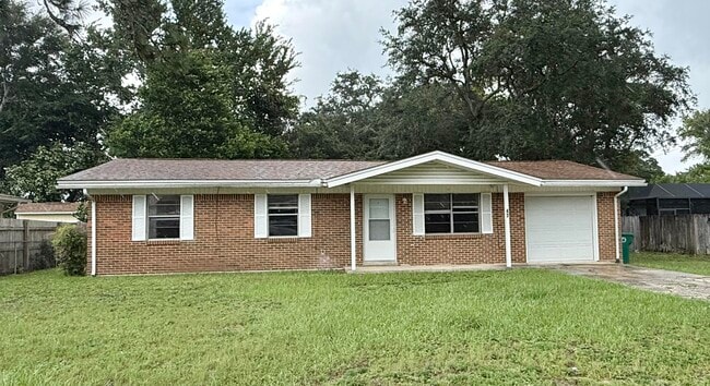 Building Photo - 43 Oak Ln
