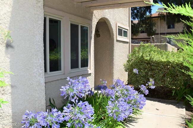 Building Photo - 2 br, 2.5 bath Condo - 190 Jeranios Ct