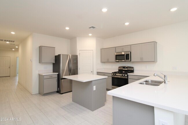 Building Photo - 35236 W Santa Monica Ave