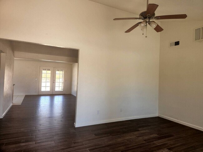 Foto del edificio - 4 Bedroom, 2 Bathroom Home!