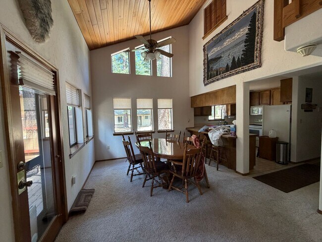 Building Photo - 4 Bed, 2 Bath Home on Large Corner Lot Near the Y