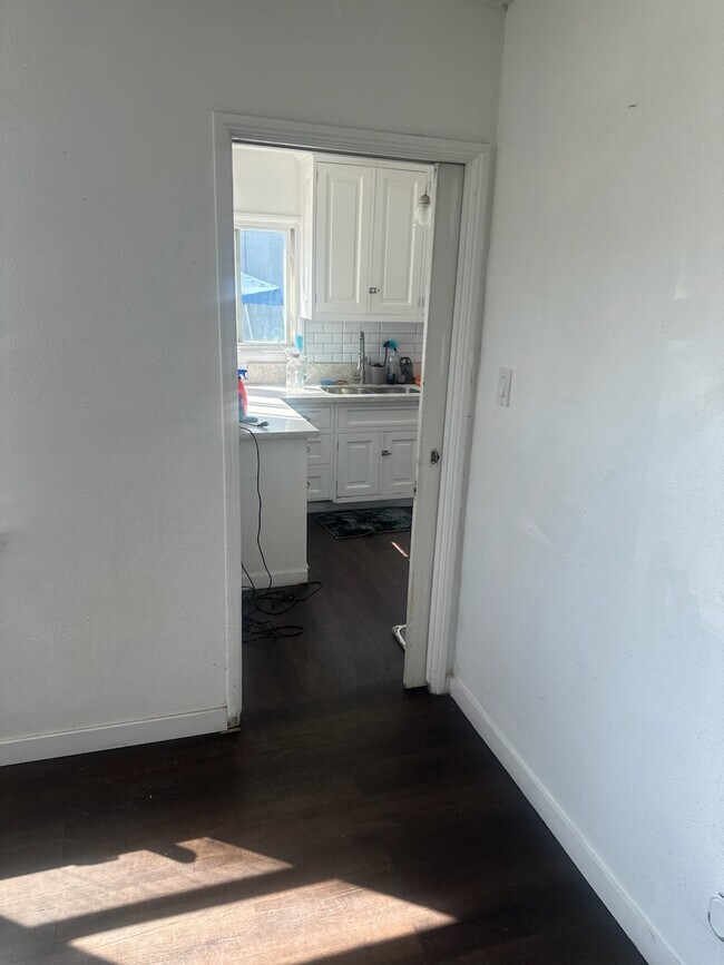 Building Photo - 14813 S Lime Ave