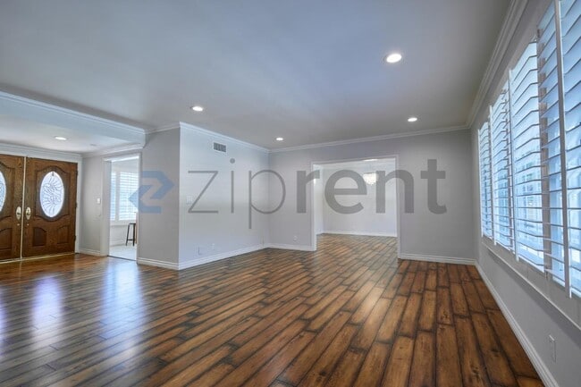 Building Photo - 1334 Birchcrest Ave