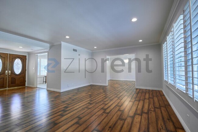 Foto del edificio - 1334 Birchcrest Ave