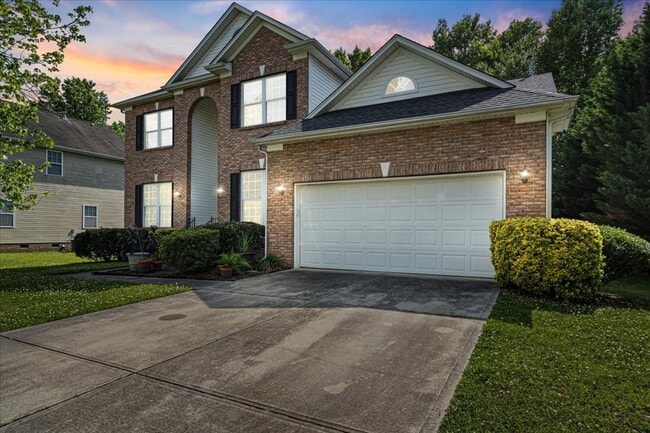 Building Photo - Spacious 5BR/3BA minutes from Ballantyne V...