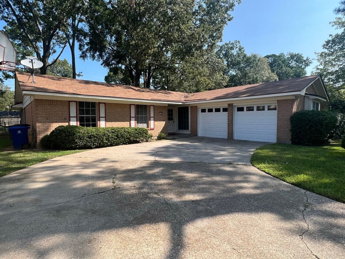 Primary Photo - Remodeled 4 Bedroom home