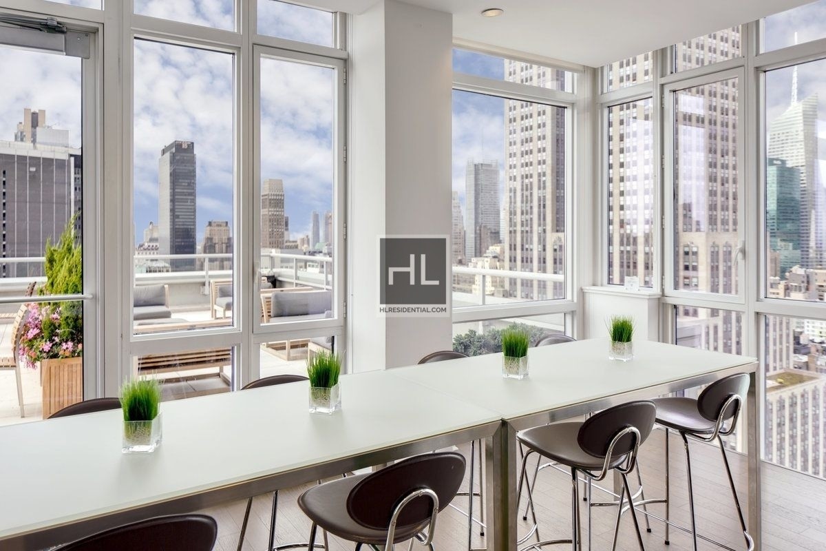 Primary Photo - Best Deal In FIDI-No Fee-1 month Free