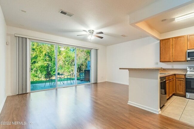 Foto del edificio - 5737 Parkstone Crossing Dr