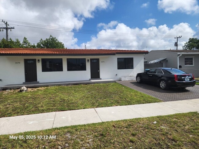 Building Photo - 3171 SW 11th St