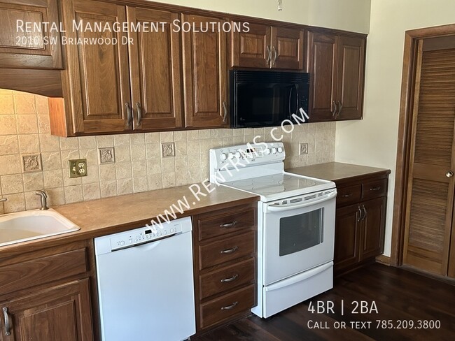 Foto del edificio - 2010 SW Briarwood Dr. - 4 BED/2 BATH