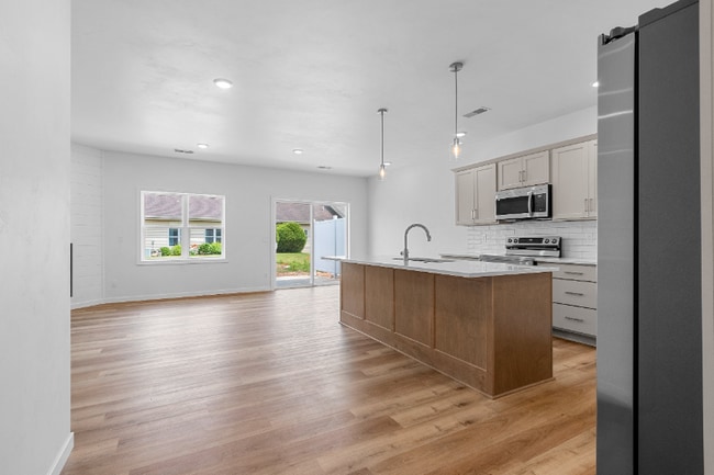 Building Photo - 2721 Sachet Pl