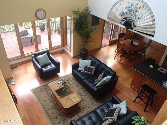 Building Photo - 4 br, 3 bath Condo - 2621 hunters point dr